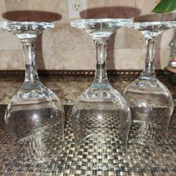 Set  3 wine glasses never used