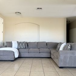 Large Ashley U Shape Sectional-Like New-FREE DELIVERY 🚚 