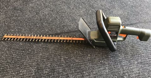 Black & Decker 22in Electric Hedge Trimmer