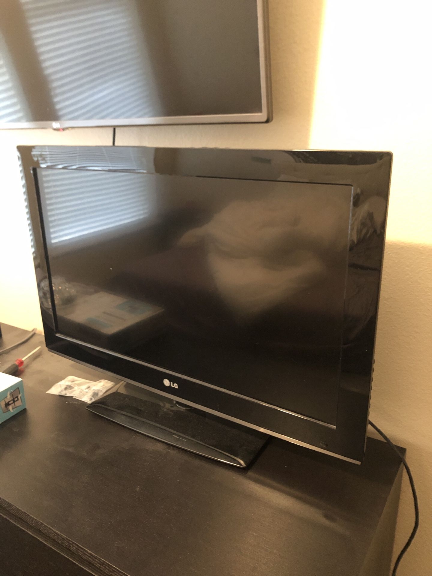 LG 32” TV