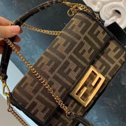 Classic Shoulder Bag
