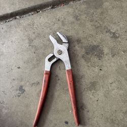 Pliers