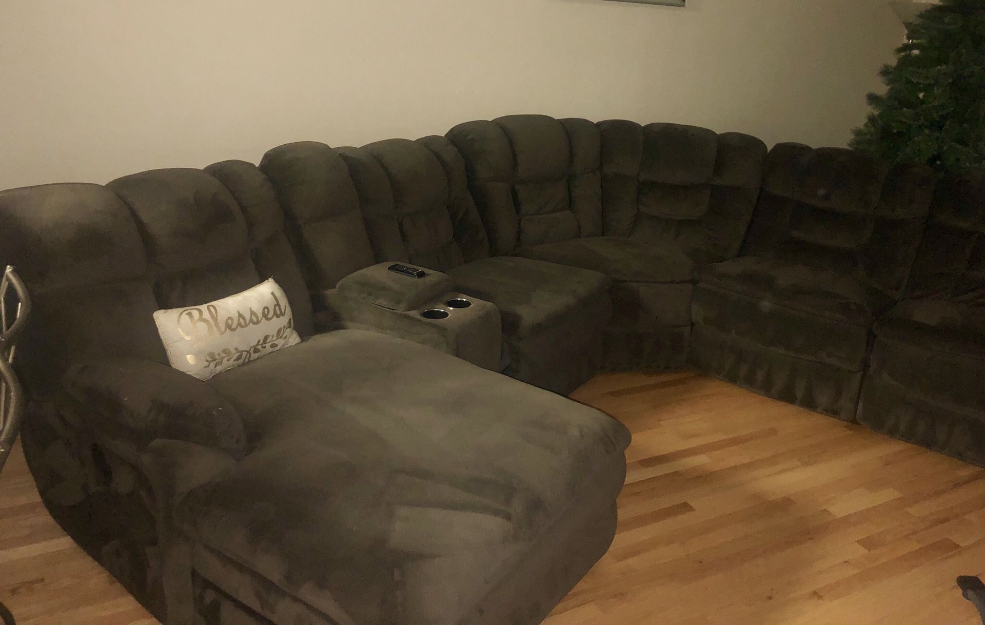 Power Reclining Sectional with Chaise (6-pieces)