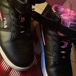 Tengo Estoy Tenis Negros Con Un Poco De Rosita Saiz 6  Simi Nuevos  Lípidos