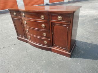POWER SALE 🚨VINTAGE BERNHARDT MAHOGANY BUFFET / SIDEBOARD 🥰 JUST $65! 🔥