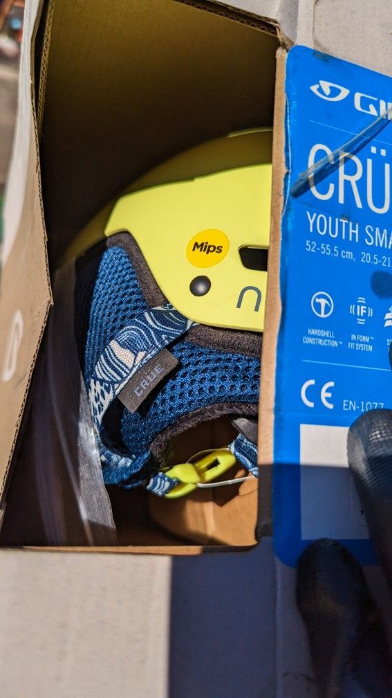 $50 GIRO CRUE MIPS YOUTH SMALL SNOWBOARD HELMET