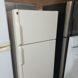 Hotpoint Refrigerator Top Freezer Baige 