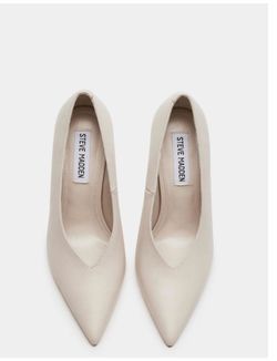 Size: 6.5 Steve Madden Nude Pointed Toe Heelsm