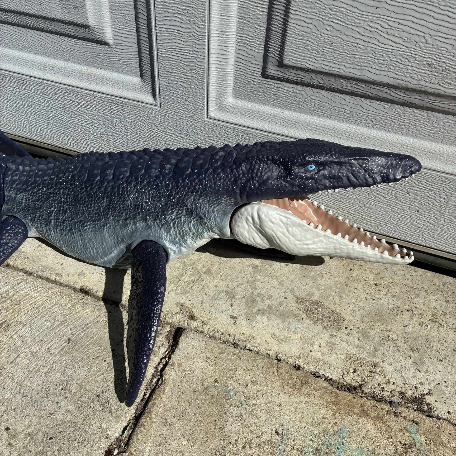 Jurassic World Real Feel Mosasaurus 26β Sea Dinosaur Toy (2020) β Open/Close Mouth