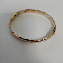 8kt Bangle Bracelet