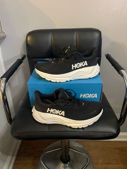 Hoka Arahi 8/ size 9D Women’s $100
