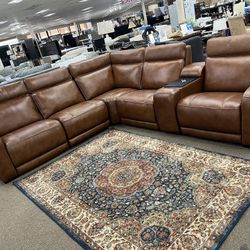 BEAUTIFUL RECLINING LEATHER SECTIONAL W/ BUILT IN SPEAKERS