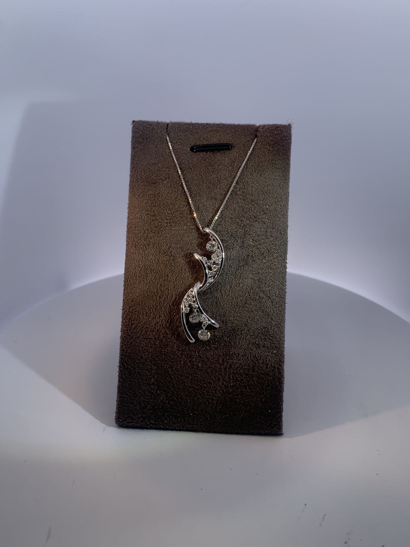 Lady Vite 18K Necklace Length 18 With - 1.01 Tw Round Dumonds Laser Plerces