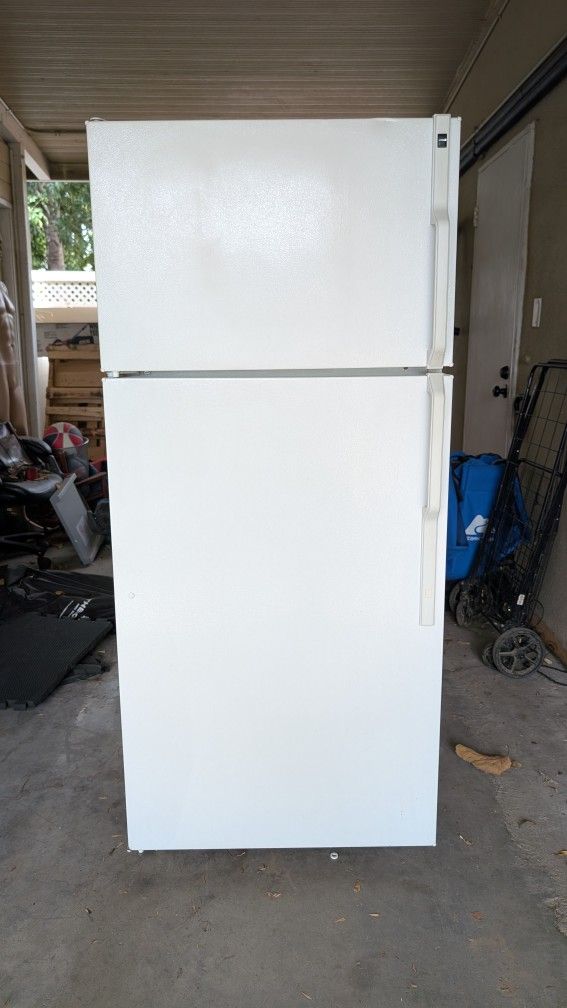 βοΈUsed "Hotpoint" Refrigerator - FREE DELIVERY! πππ