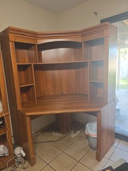 Corner Computer Desk with Hutch