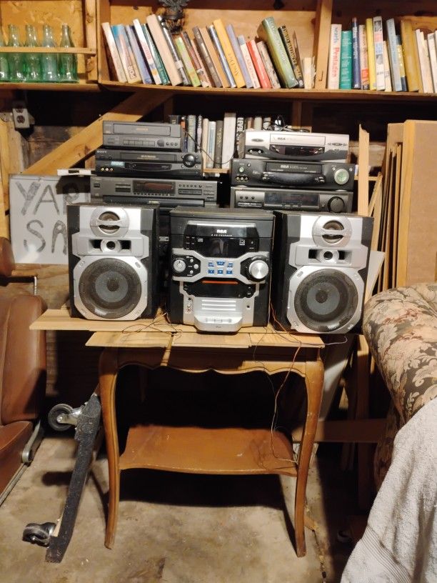 RCA STEREO AND CD PLAYER with 5 CD Changer Deck And iPod Deck