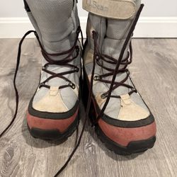 LL Bean Women’s 8 Heavy Duty Snowboot