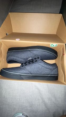 New and like new men’s size 11 shoes