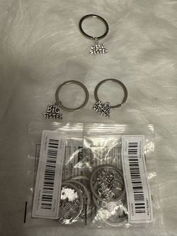 Christmas Gifts🎄❤️ Siblings Set 3 Keychains $2