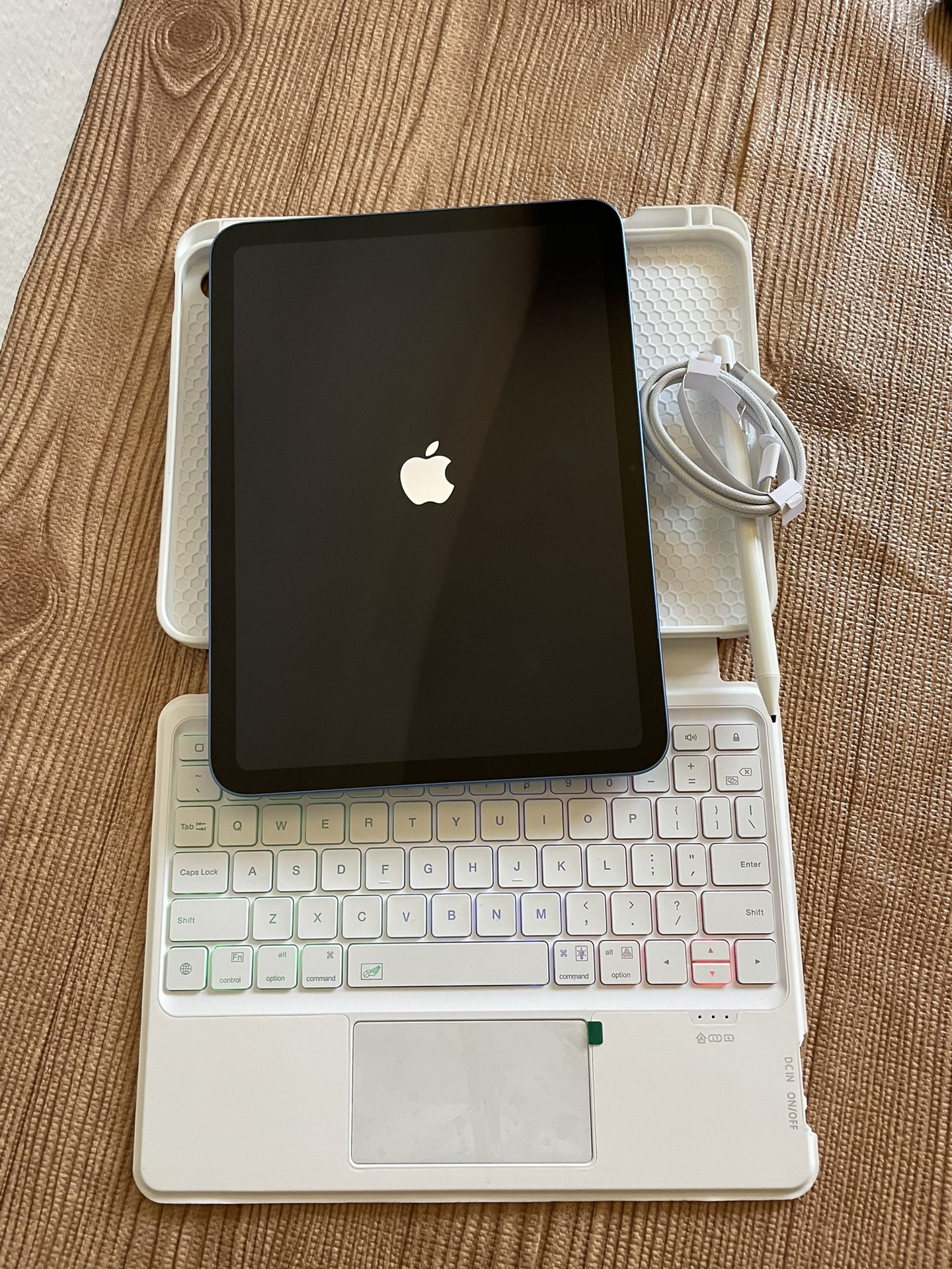 Apple iPad 10th Generation 256GB With Keyboard case and Pencil