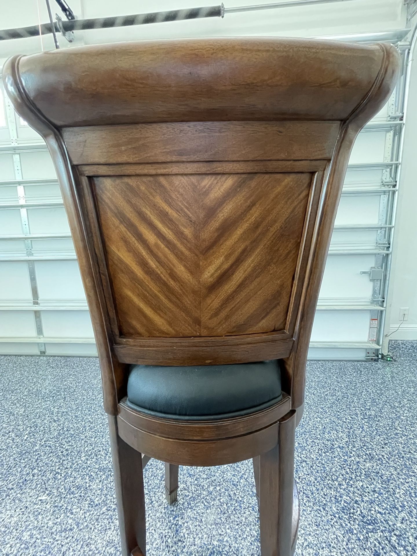 2 Swivel Bar Stools