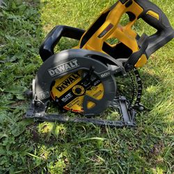 Like New Dewalt 60v Flexvolt Circular Saw 7-1/4”