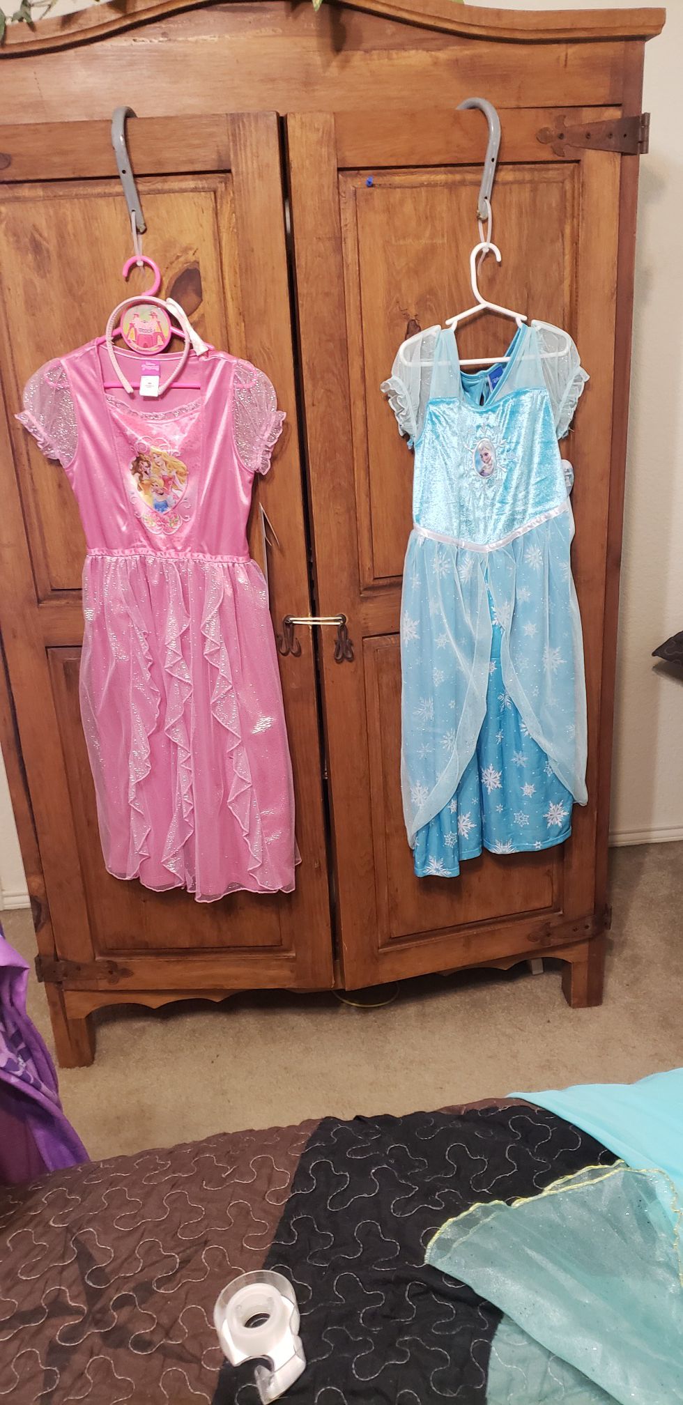 Disney princess dresses size M probably fit kid size 5-7ish