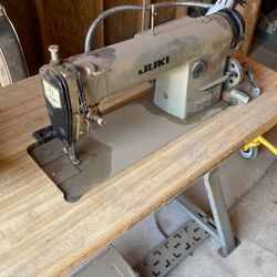 Juki DDL-555 Sewing Machine 
