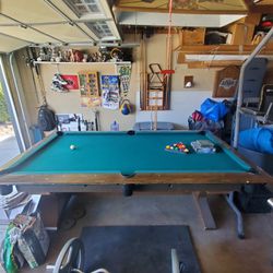 9ft Brunswick Pool Table With Accessories 