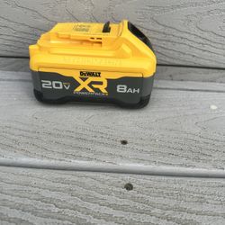 🔋🆕Dewalt Power stack Battery 8ah XR  💥  🔥🔥$80🔥🔥price is firm