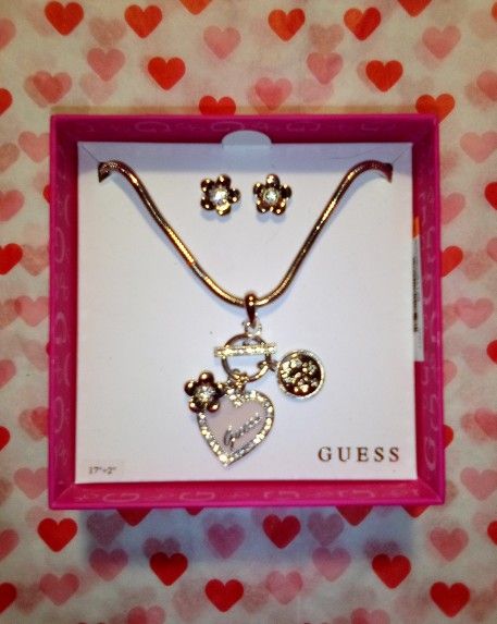 Guess Heart Charm Necklace Set