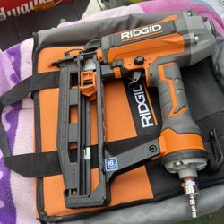 RIDGID Pneumatic 16-Gauge 2-1/2 in. Straight Finish Nailer with CLEAN DRIVE Technology
