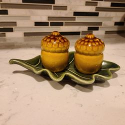 Leaf And Acorn Salt and Pepper Shaker Set