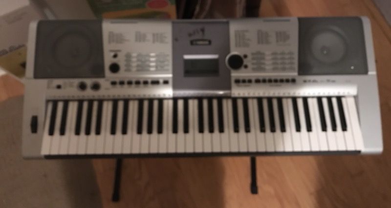 Yamaha keyboard and stand YPT 410