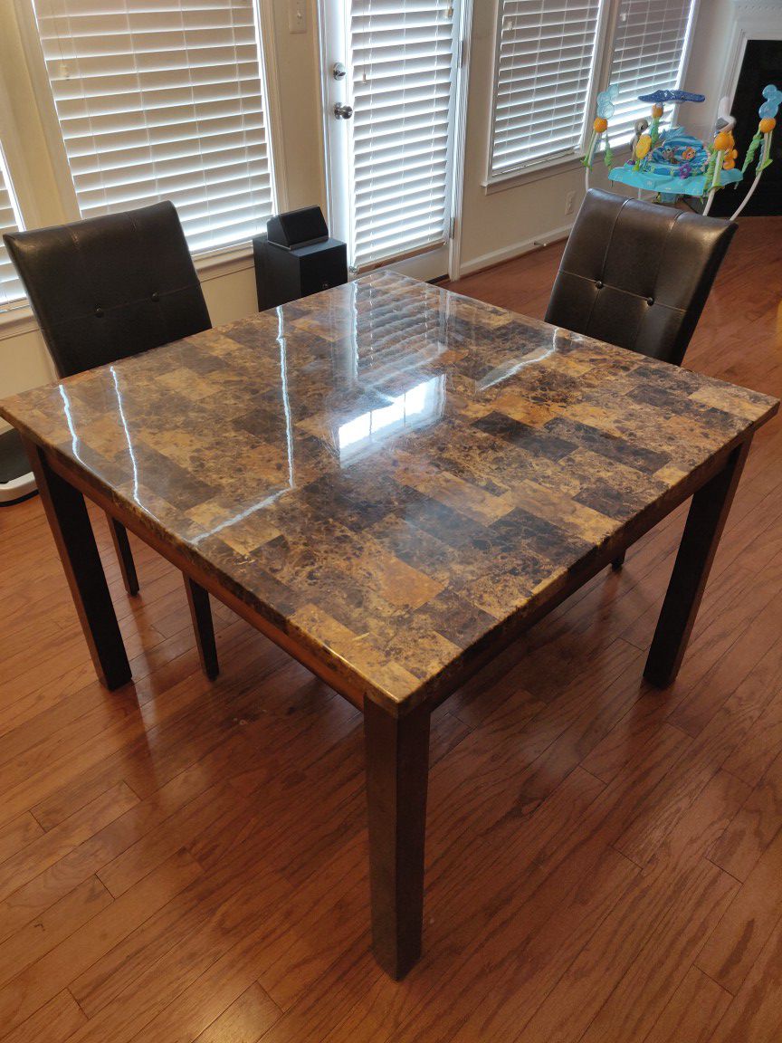 Dining table for 4 with 2 chairs