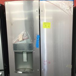 New Scratch And Dent GE 28 Cu Ft Stainless Steel French Door Fridge. 1 Year Warranty 