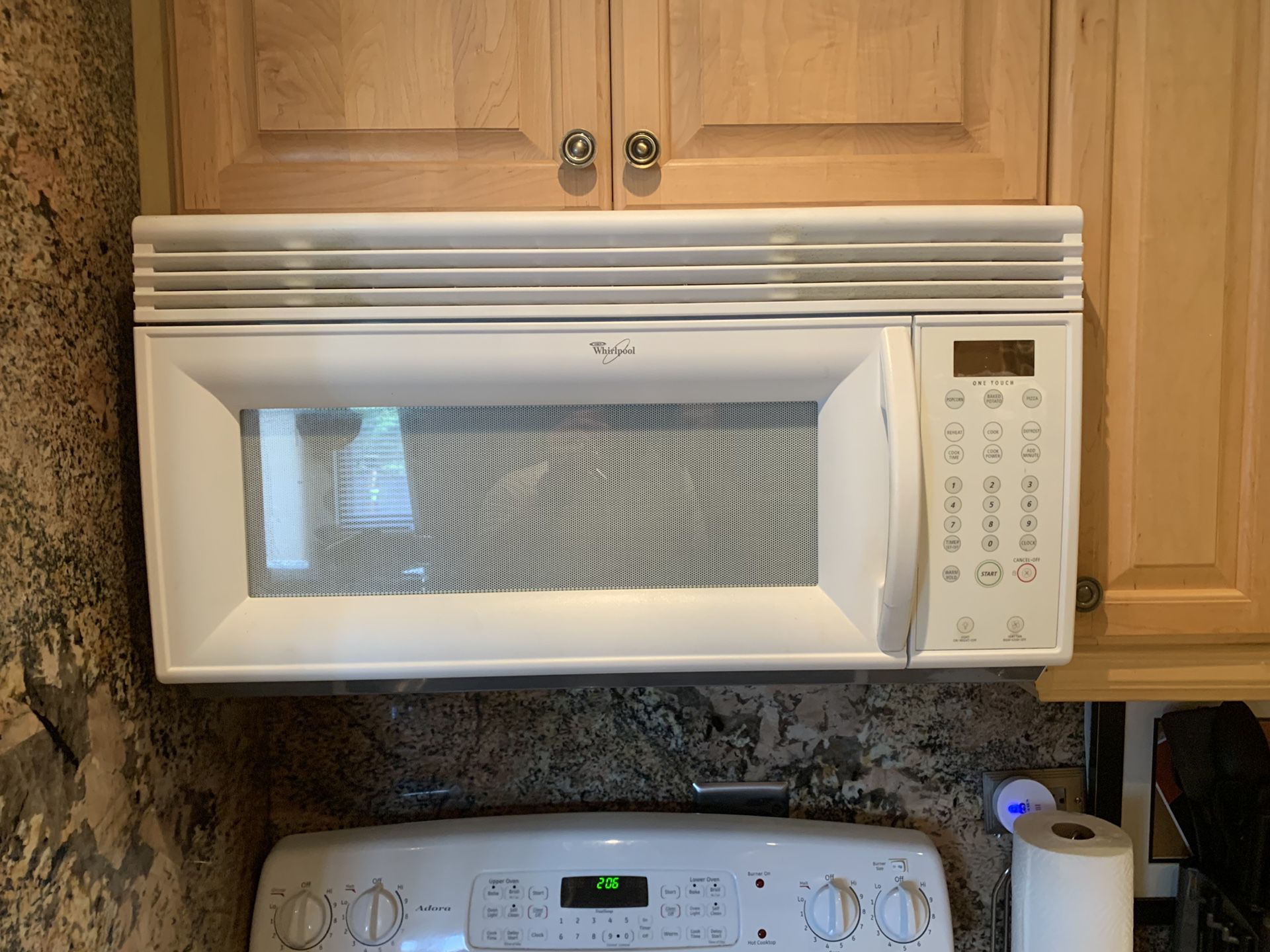 Good working Whirlpool microwave with vent