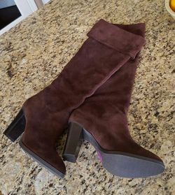 NEW Ladies Nine West Suede Boots, Size 8.5