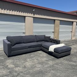 2 Tone Large Living Spaces Tufted Sectional ($10 Delivery )