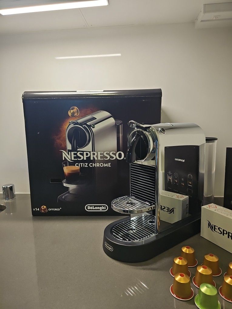 Nespresso DeLonghi Citiz Chrome with New Descaling Kit and 8 New