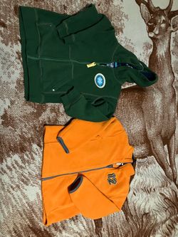 $10, 2 Boys sweaters size 3T and 4T