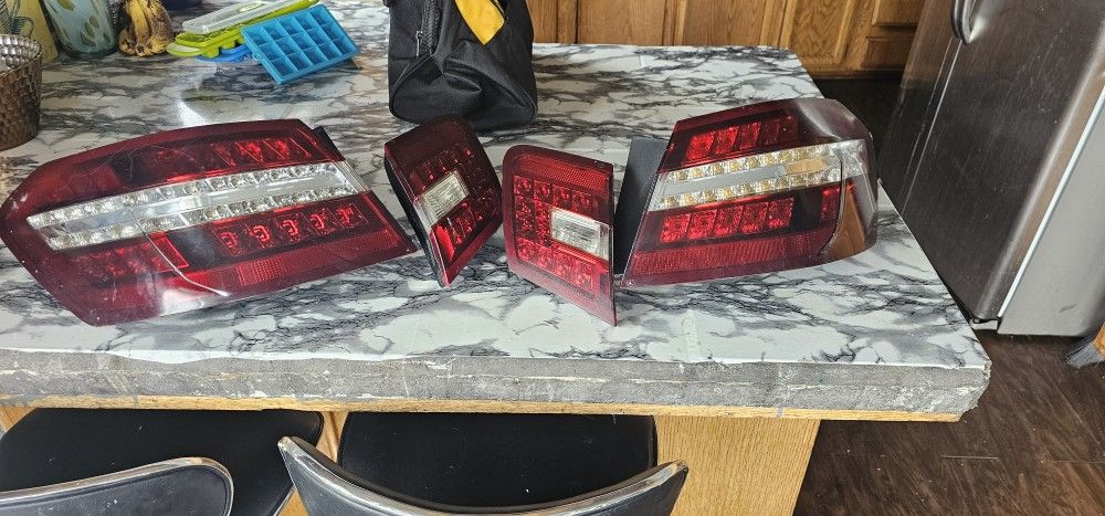 10-16 Mercedes E Class Taillights.