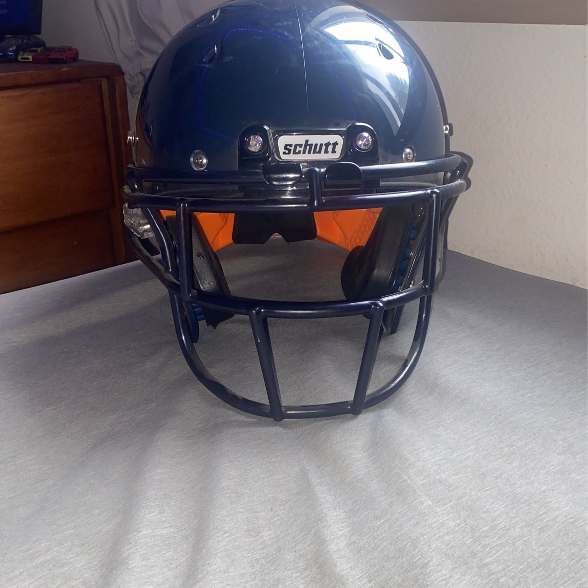 Schutt Bucket XL With Riddle Shoulder Pads