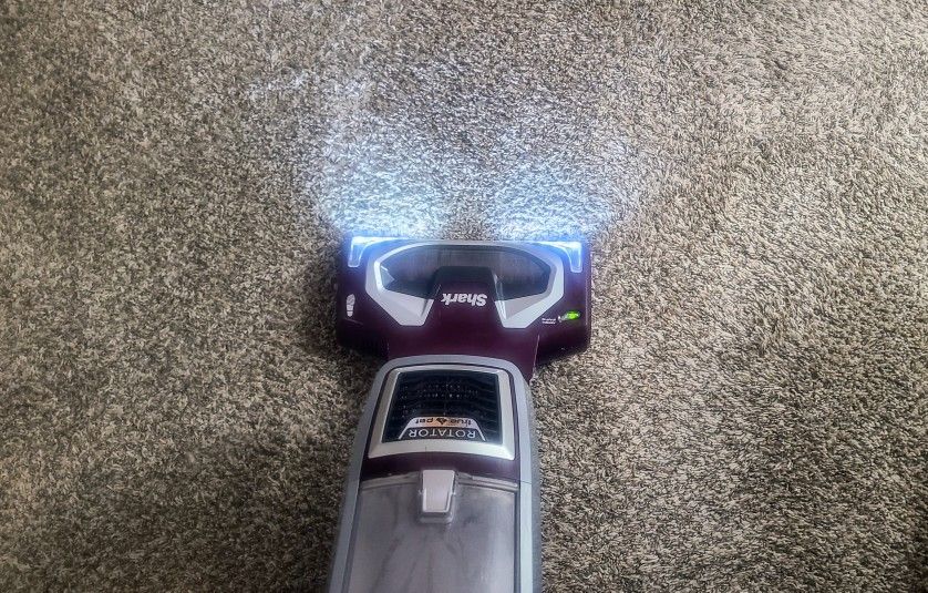 SHARK Rotator Lift-Away TruePet Vacuum w/Attachment