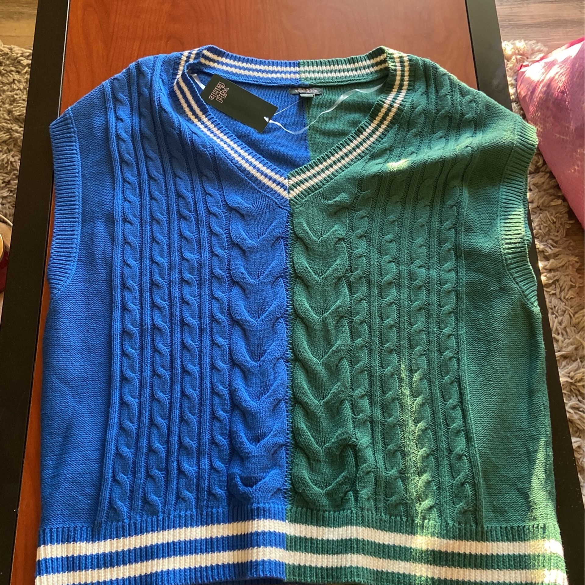 Women’s Sweater Vest (large)