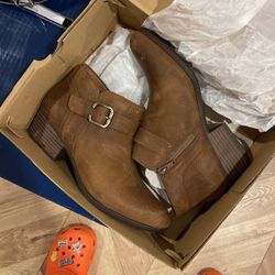 Selling It For 10 Dollars Brand New Size 7  Pick Up Only