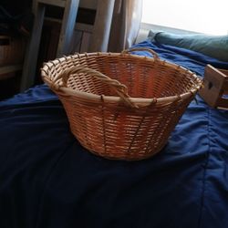 Small oval natural willow heavy rimmed laundry basket 