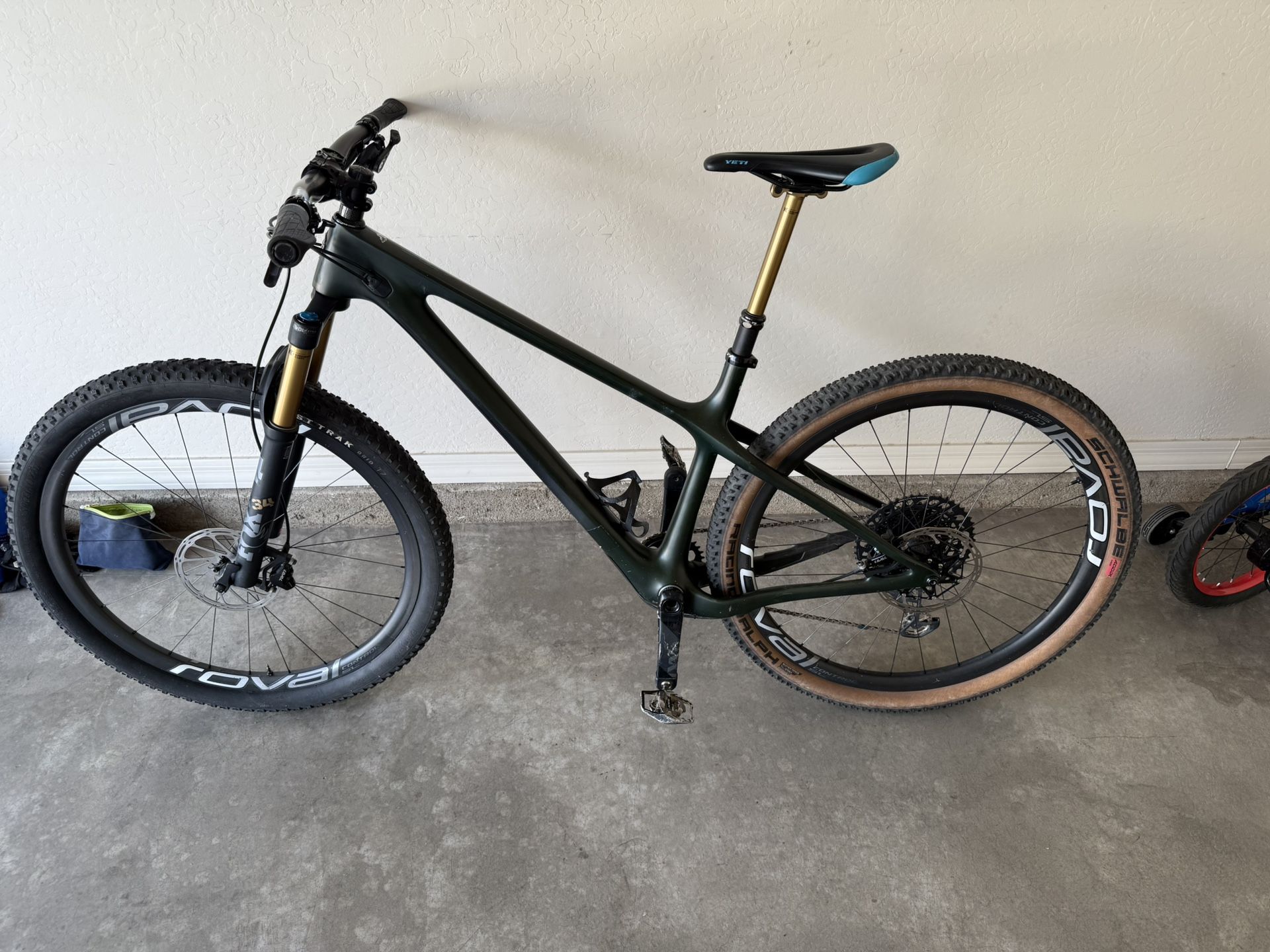Large Yeti Arc Mountain bike