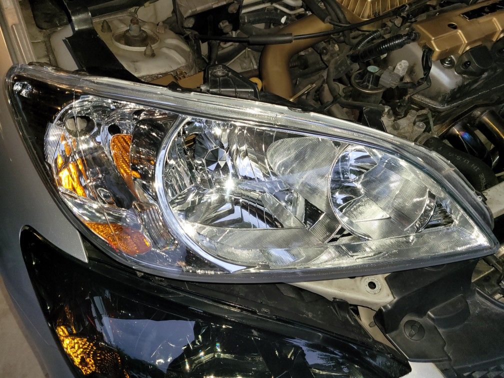 Brand New Pair Of Front Head Lights 2004 Honda Civic 2dr Or 4 Dr Great Condition