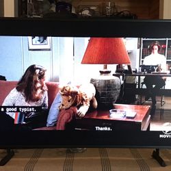 Samsung 4k QLED TV The Frame 43” Like New! 